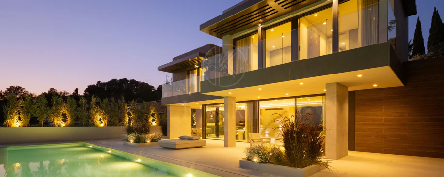 Contemporary Luxury Villa with Panoramic Sea Views in Los Flamingos