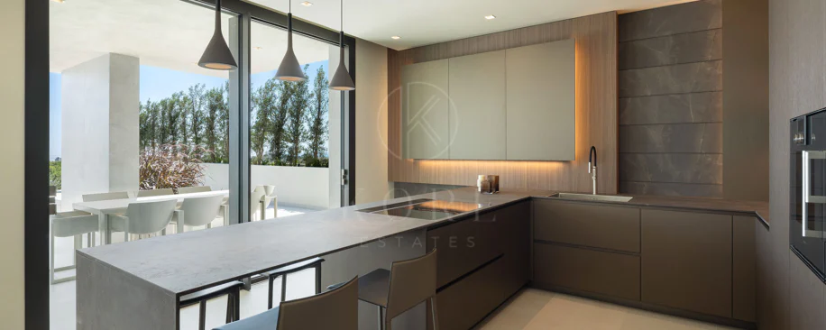 Contemporary Luxury Villa with Panoramic Sea Views in Los Flamingos
