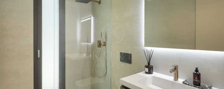 Contemporary Luxury Villa with Panoramic Sea Views in Los Flamingos