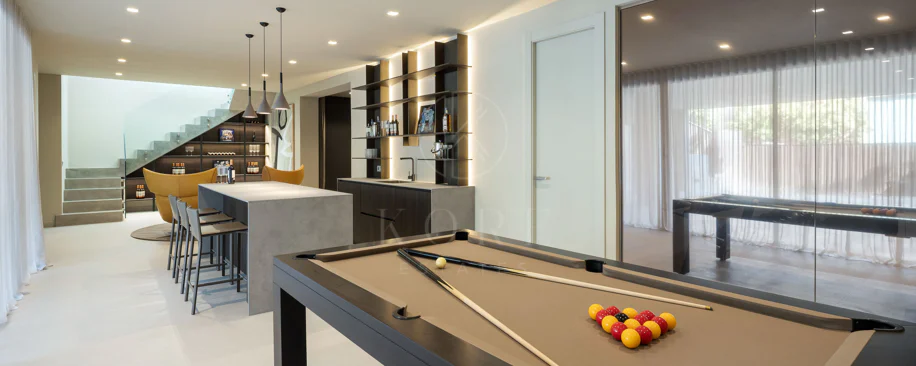 Contemporary Luxury Villa with Panoramic Sea Views in Los Flamingos