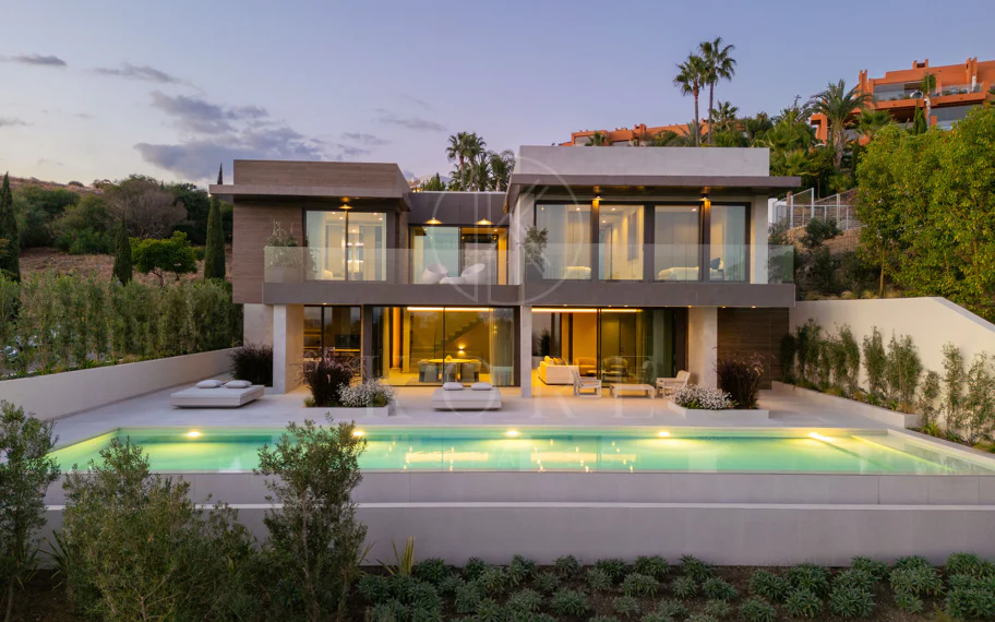 Villa de lujo contemporánea con vistas panorámicas al mar en Los Flamingos