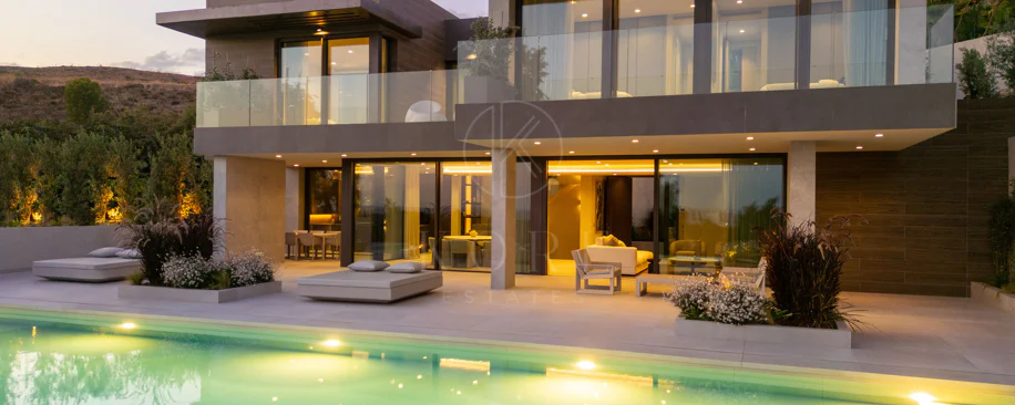Contemporary Luxury Villa with Panoramic Sea Views in Los Flamingos