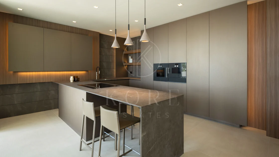 Contemporary Luxury Villa with Panoramic Sea Views in Los Flamingos