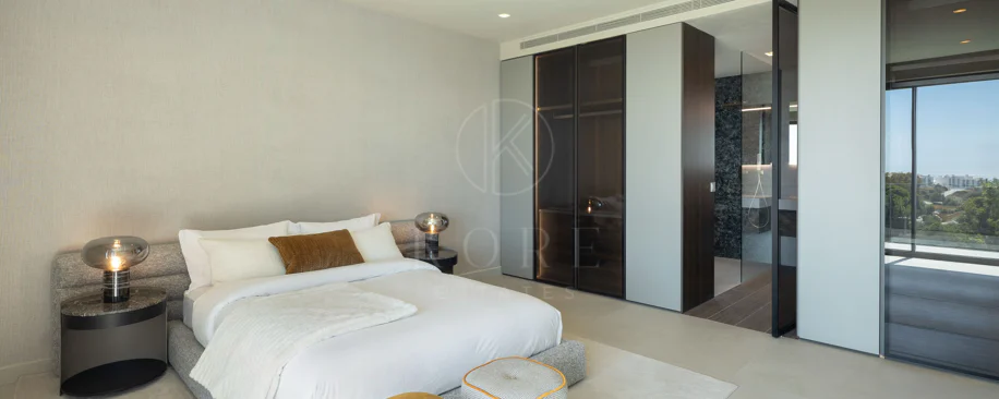 Contemporary Luxury Villa with Panoramic Sea Views in Los Flamingos