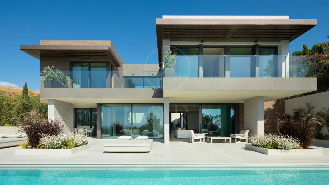 Contemporary Luxury Villa with Panoramic Sea Views in Los Flamingos