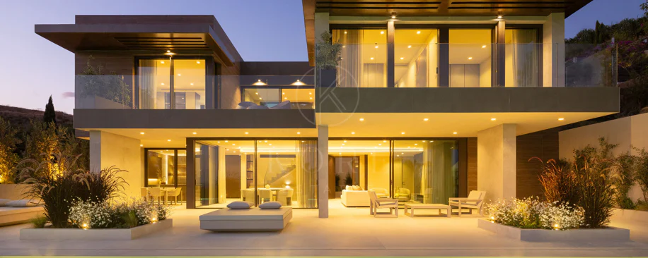 Contemporary Luxury Villa with Panoramic Sea Views in Los Flamingos