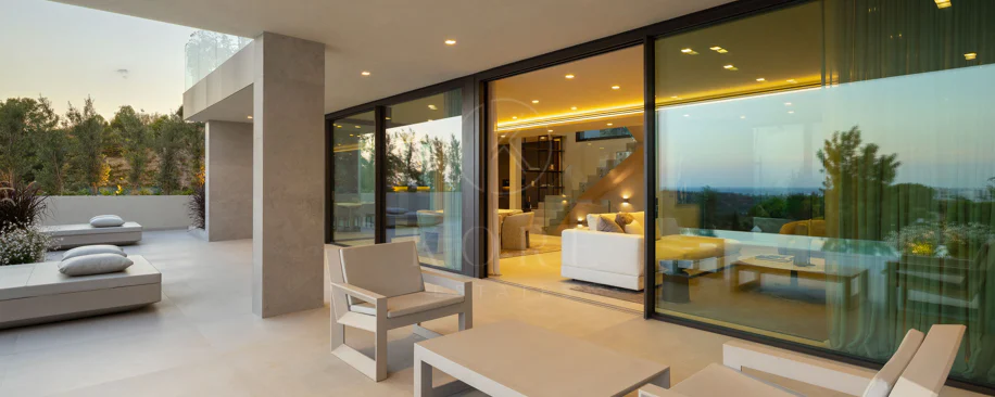 Contemporary Luxury Villa with Panoramic Sea Views in Los Flamingos