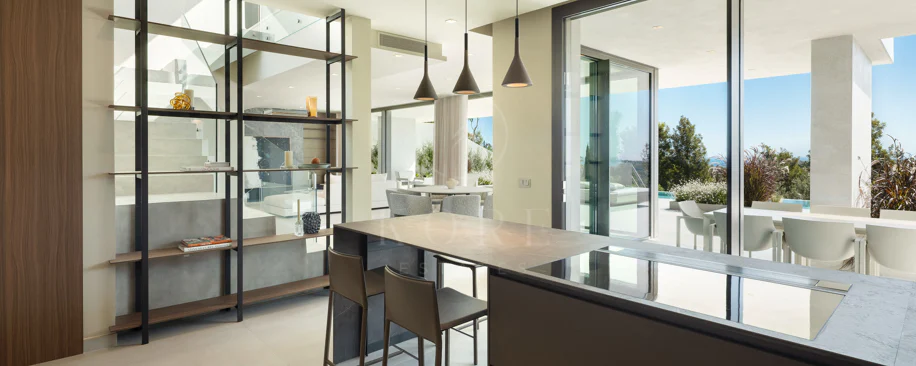 Contemporary Luxury Villa with Panoramic Sea Views in Los Flamingos