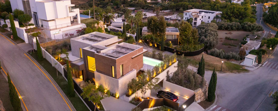 Contemporary Luxury Villa with Panoramic Sea Views in Los Flamingos