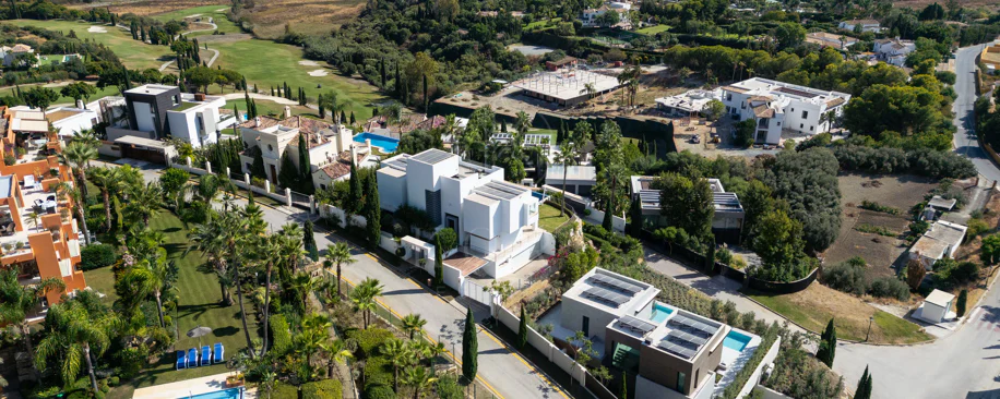 Contemporary Luxury Villa with Panoramic Sea Views in Los Flamingos