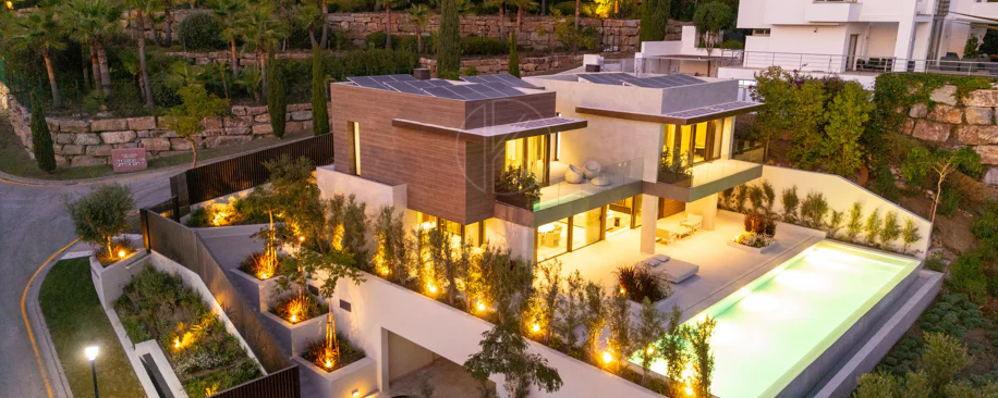 Contemporary Luxury Villa with Panoramic Sea Views in Los Flamingos