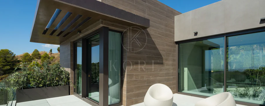 Contemporary Luxury Villa with Panoramic Sea Views in Los Flamingos
