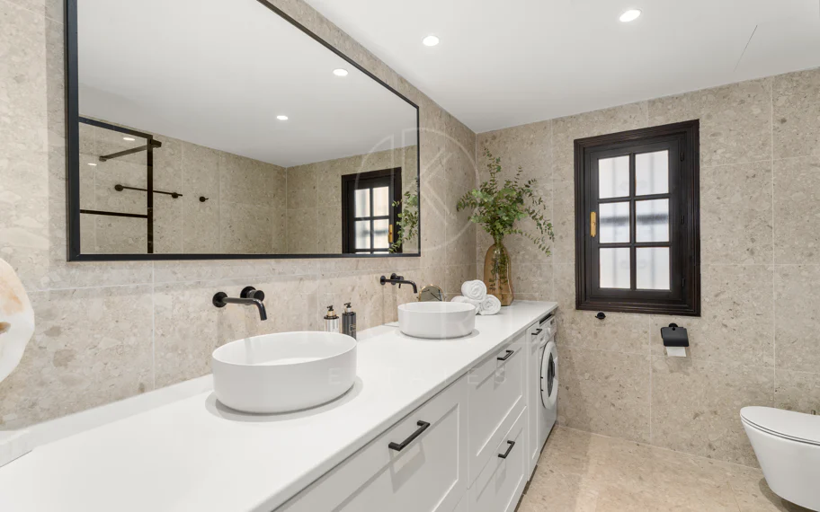 Apartamento completamente renovado de estilo escandinavo en ubicación privilegiada de Nueva Andalucía