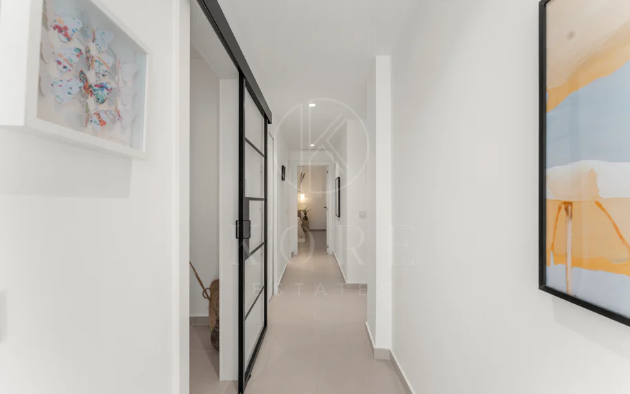 Apartamento completamente renovado de estilo escandinavo en ubicación privilegiada de Nueva Andalucía