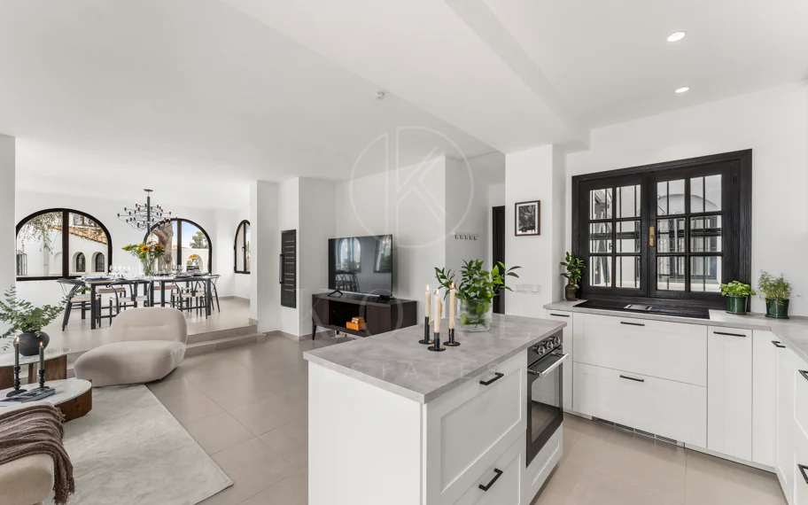 Apartamento completamente renovado de estilo escandinavo en ubicación privilegiada de Nueva Andalucía