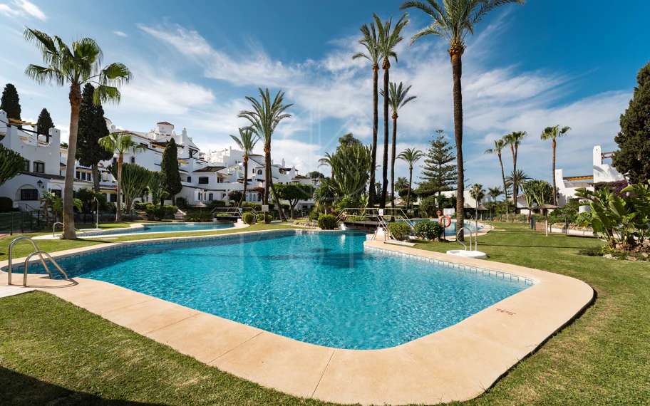 Apartamento completamente renovado de estilo escandinavo en ubicación privilegiada de Nueva Andalucía