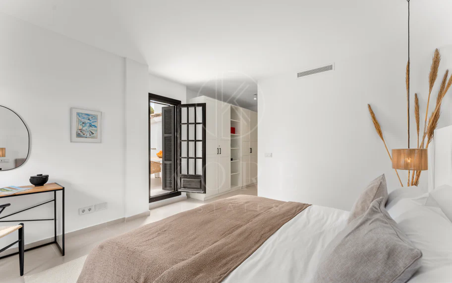 Apartamento completamente renovado de estilo escandinavo en ubicación privilegiada de Nueva Andalucía