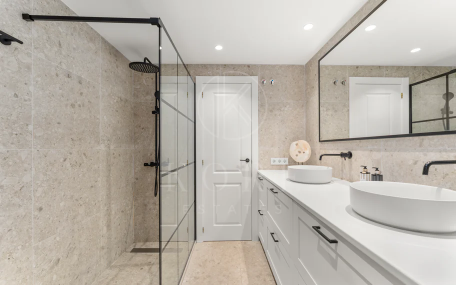 Apartamento completamente renovado de estilo escandinavo en ubicación privilegiada de Nueva Andalucía