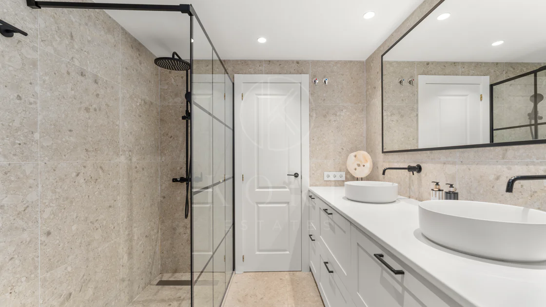 Fully Renovated Scandinavian-Style Apartment in Prime Nueva Andalucía Location