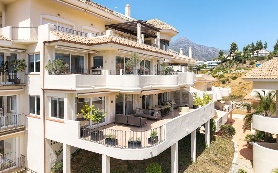 Dúplex de lujo de 4 dormitorios con vistas panorámicas al mar en Aloha Hill Club