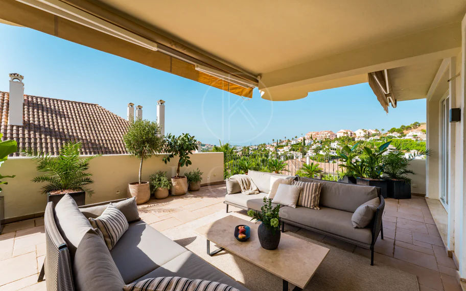 Dúplex de lujo de 4 dormitorios con vistas panorámicas al mar en Aloha Hill Club