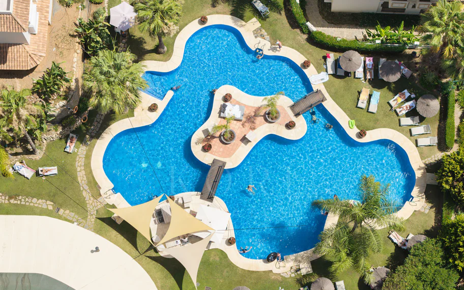 Dúplex de lujo de 4 dormitorios con vistas panorámicas al mar en Aloha Hill Club
