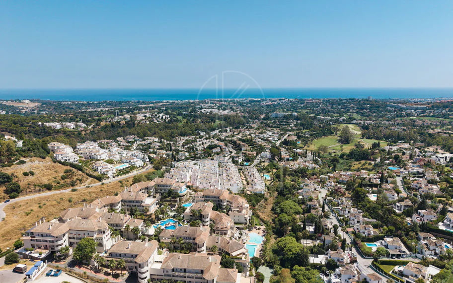 Dúplex de lujo de 4 dormitorios con vistas panorámicas al mar en Aloha Hill Club