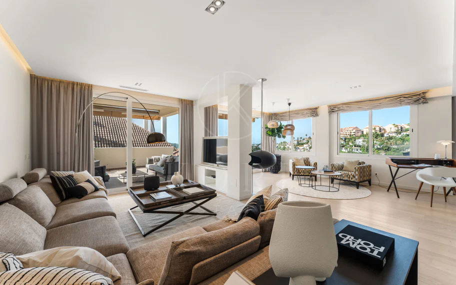 Dúplex de lujo de 4 dormitorios con vistas panorámicas al mar en Aloha Hill Club