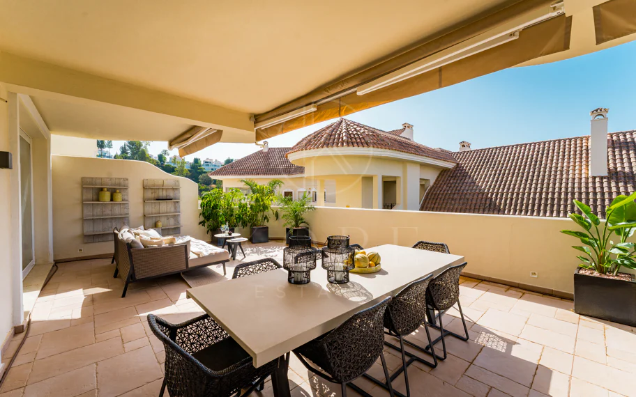 Dúplex de lujo de 4 dormitorios con vistas panorámicas al mar en Aloha Hill Club
