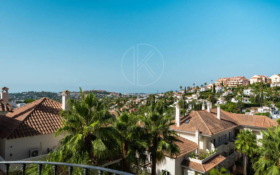 Dúplex de lujo de 4 dormitorios con vistas panorámicas al mar en Aloha Hill Club