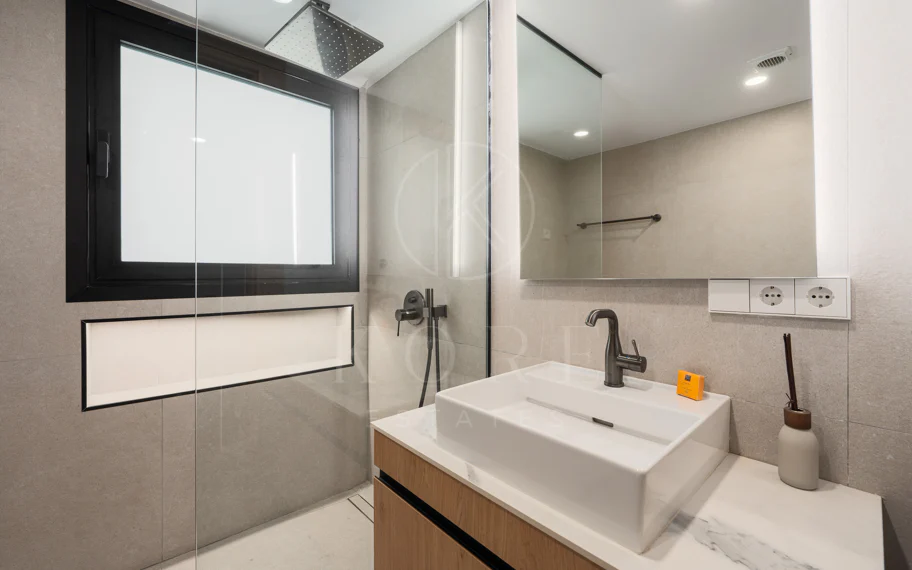 Elegante apartamento renovado en Palacetes Los Belvederes