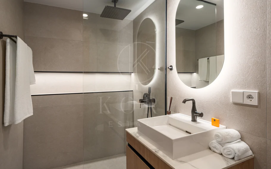Elegante apartamento renovado en Palacetes Los Belvederes