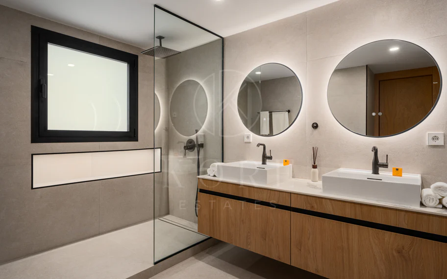 Elegante apartamento renovado en Palacetes Los Belvederes