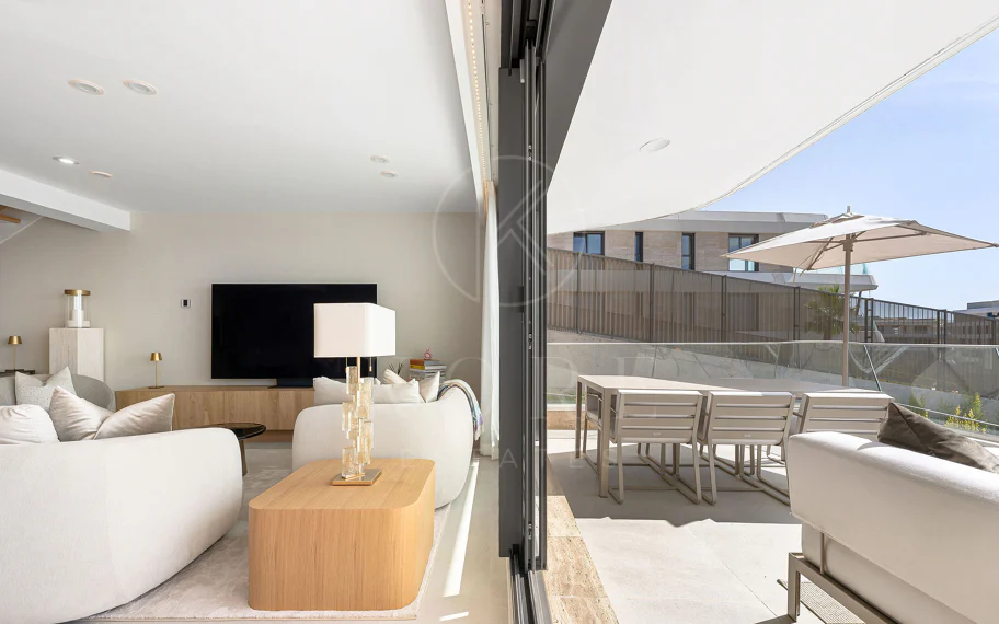 Apartament duplex de lux nou construit, cu vedere la mare în Estepona