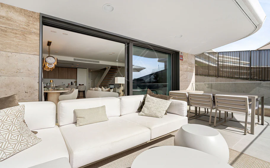 Apartament duplex de lux nou construit, cu vedere la mare în Estepona