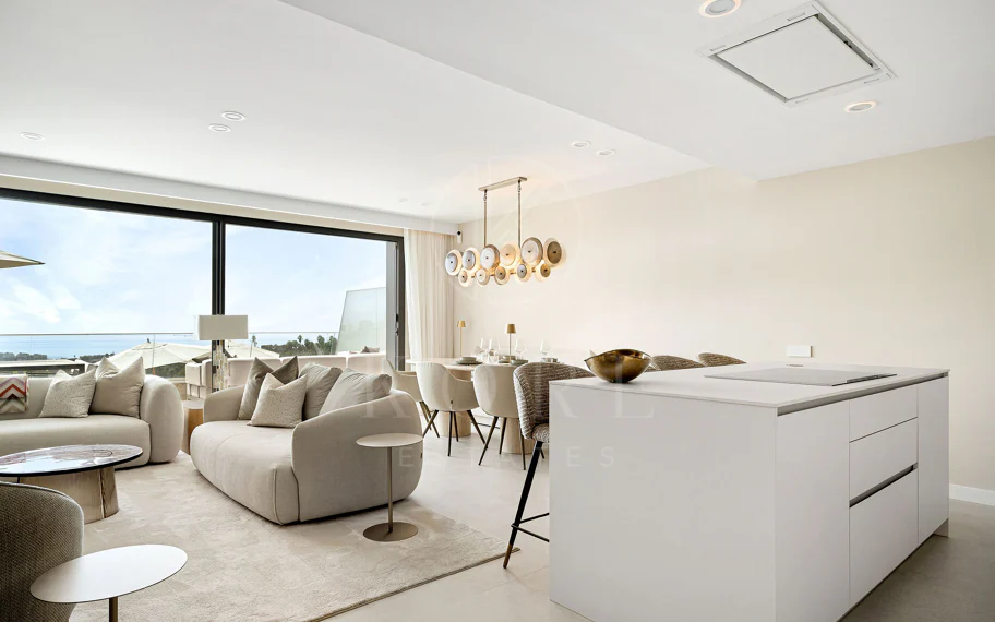 Apartament duplex de lux nou construit, cu vedere la mare în Estepona
