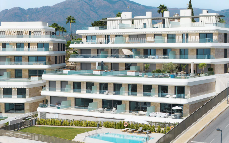 Apartament duplex de lux nou construit, cu vedere la mare în Estepona