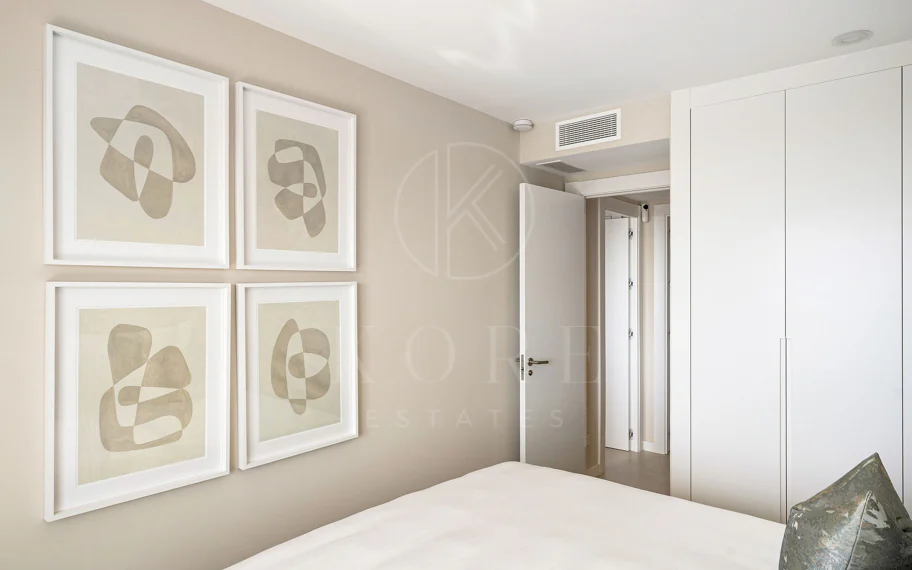 Apartament duplex de lux nou construit, cu vedere la mare în Estepona