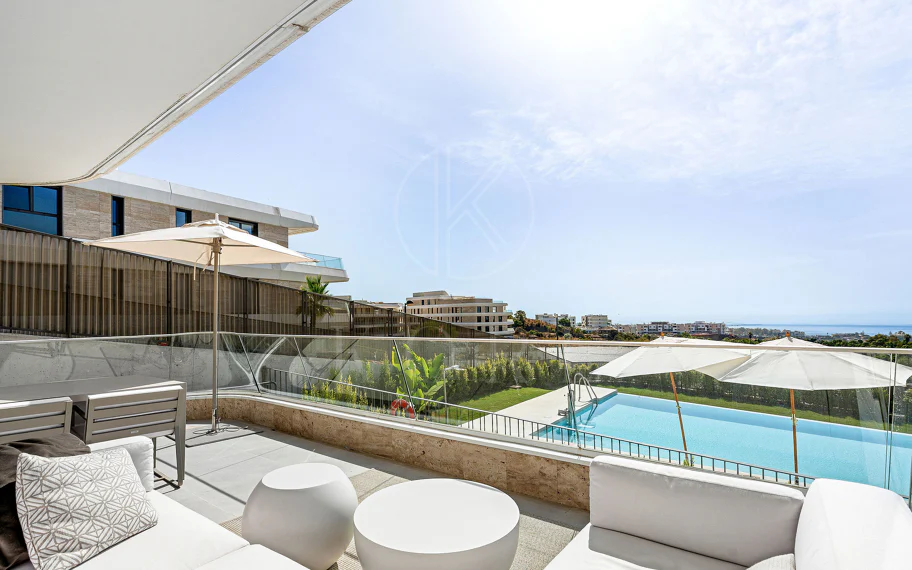 Apartament duplex de lux nou construit, cu vedere la mare în Estepona