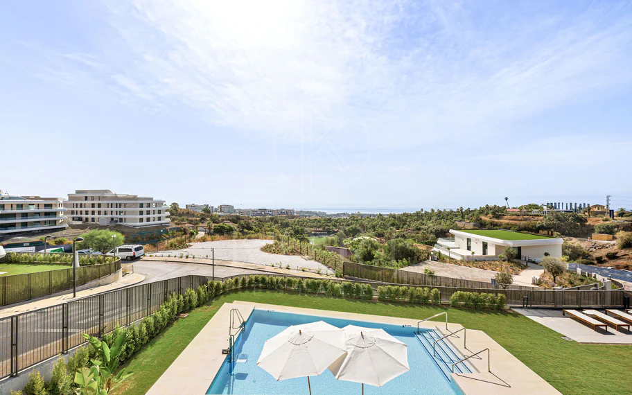 Apartament duplex de lux nou construit, cu vedere la mare în Estepona