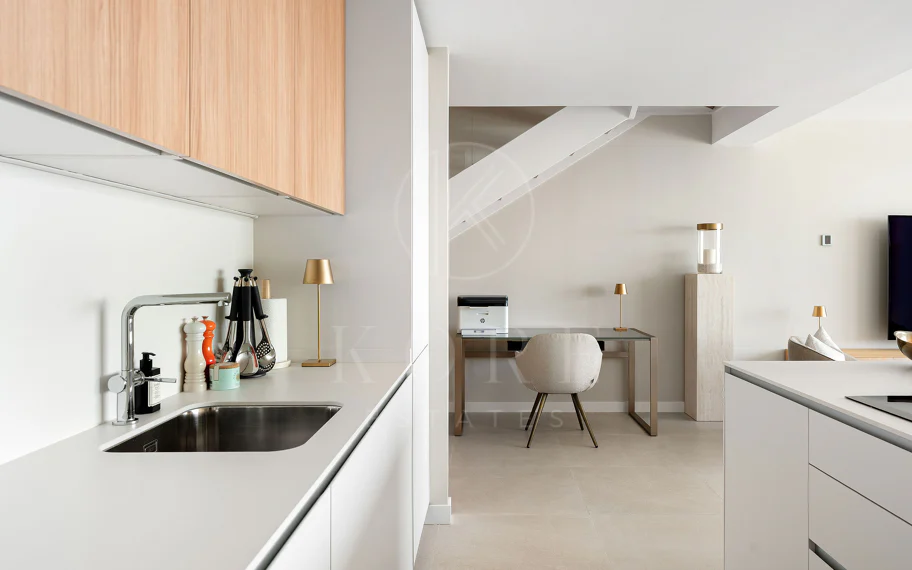 Apartament duplex de lux nou construit, cu vedere la mare în Estepona