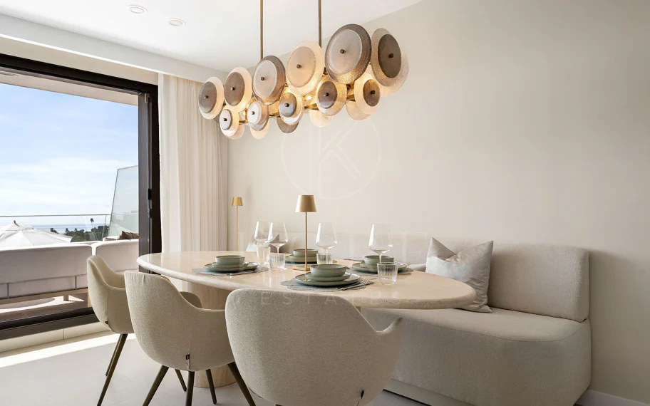 Apartament duplex de lux nou construit, cu vedere la mare în Estepona