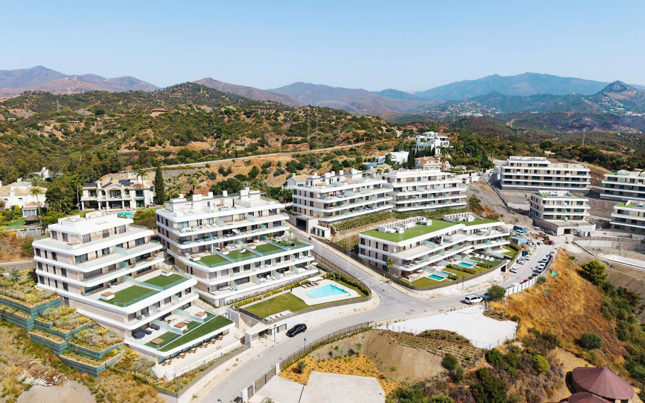 Apartament duplex de lux nou construit, cu vedere la mare în Estepona