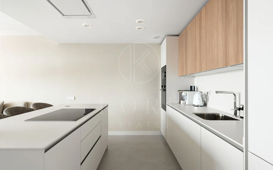 Apartament duplex de lux nou construit, cu vedere la mare în Estepona