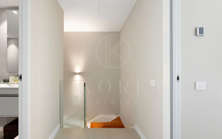 Apartament duplex de lux nou construit, cu vedere la mare în Estepona
