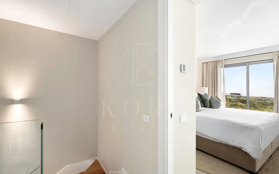 Apartament duplex de lux nou construit, cu vedere la mare în Estepona