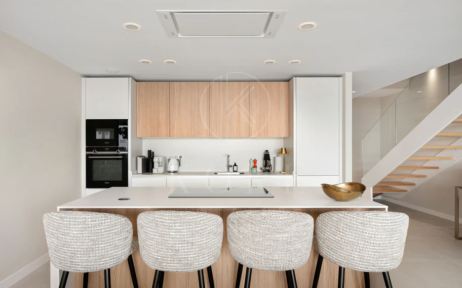 Apartament duplex de lux nou construit, cu vedere la mare în Estepona