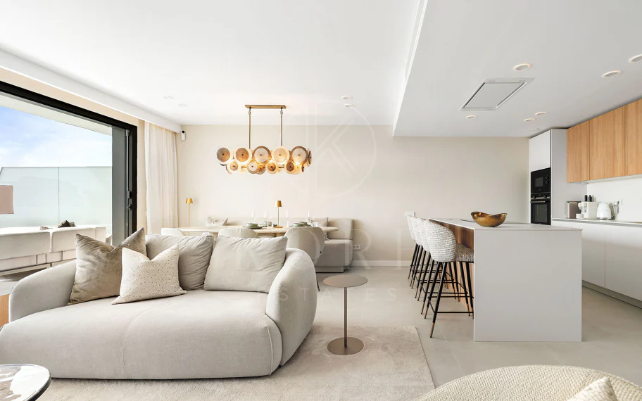 Apartament duplex de lux nou construit, cu vedere la mare în Estepona