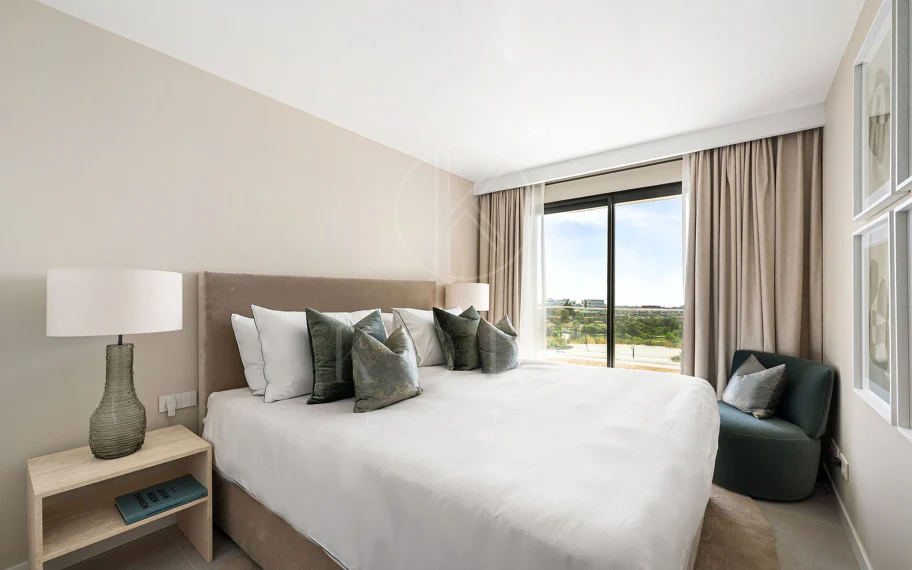 Apartament duplex de lux nou construit, cu vedere la mare în Estepona