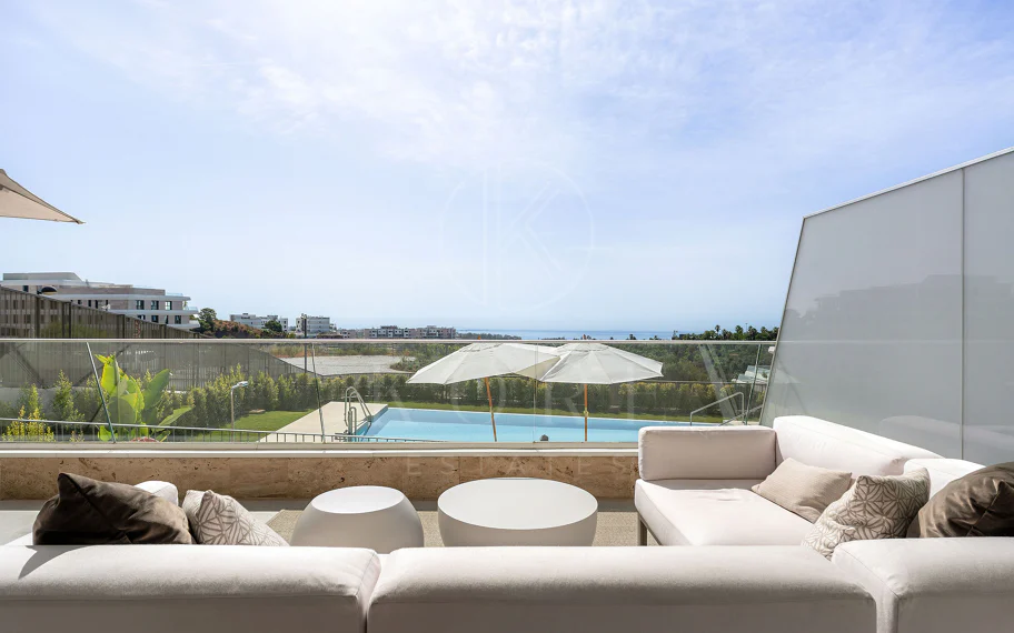 Apartament duplex de lux nou construit, cu vedere la mare în Estepona